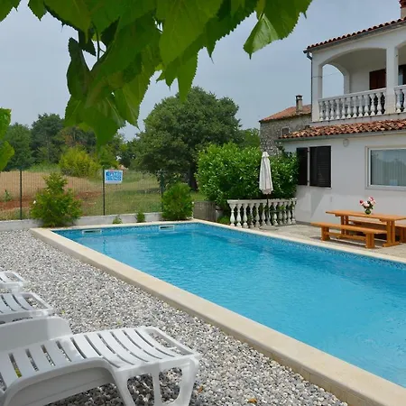 Ella Apartman