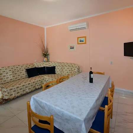 Ella Apartment Porec