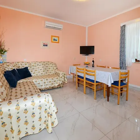 Apartment Ella *