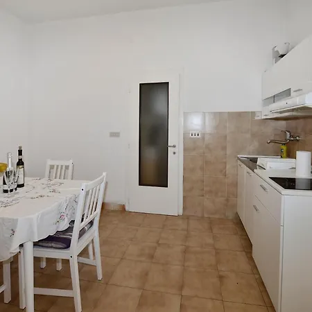 Ella Apartment *