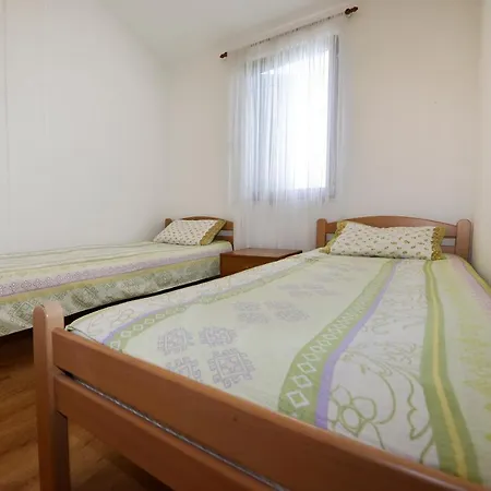 Ella Apartmán